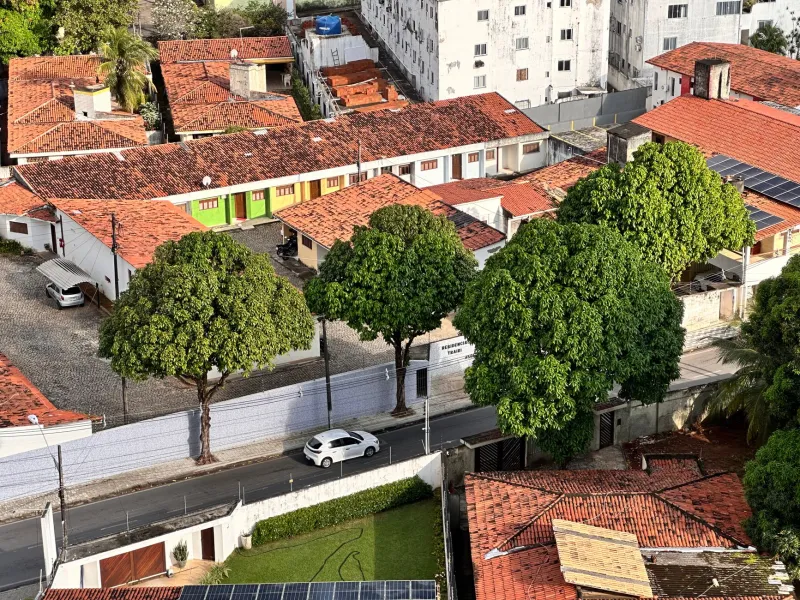 Painéis Solares no Telhado: O Investimento que Reduz Conta de Luz e Ainda Valoriza Seu Imóvel